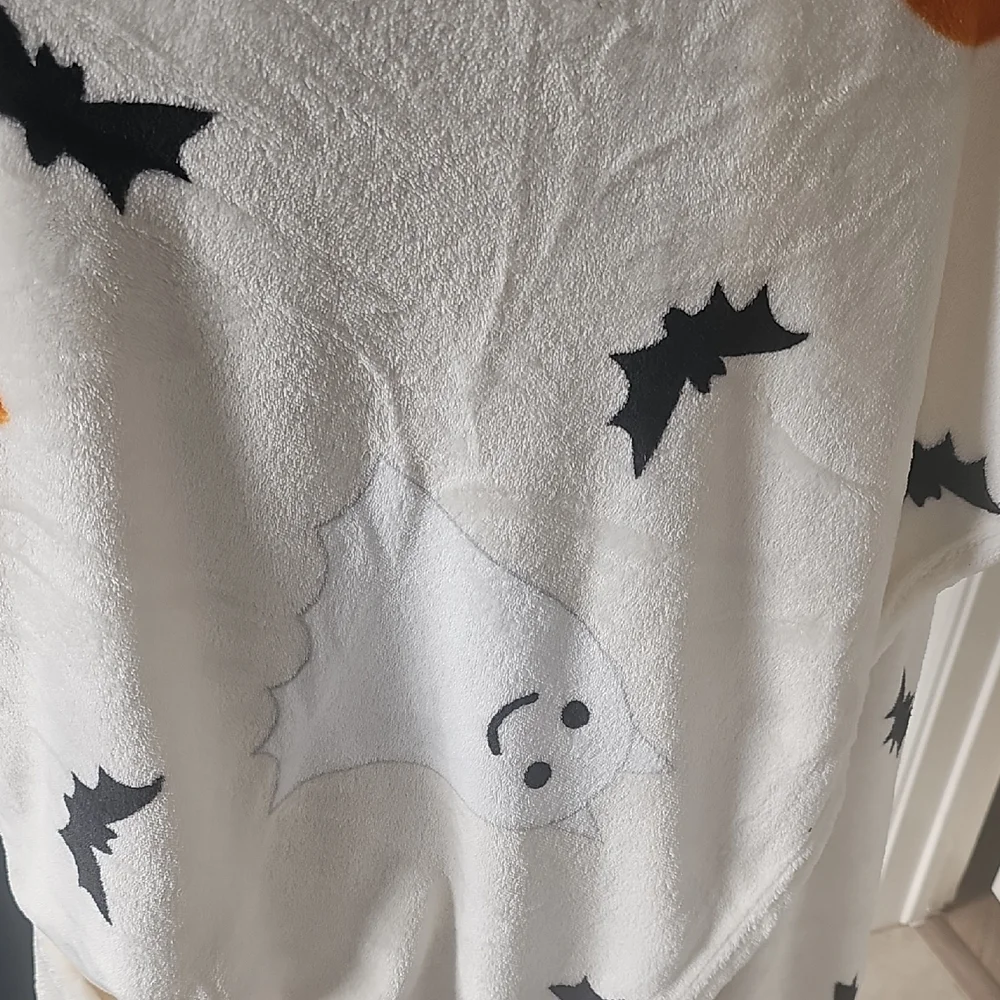 New Spooky Town Cozy Halloween Ghost Bat and Pumpkin Throw Blanket